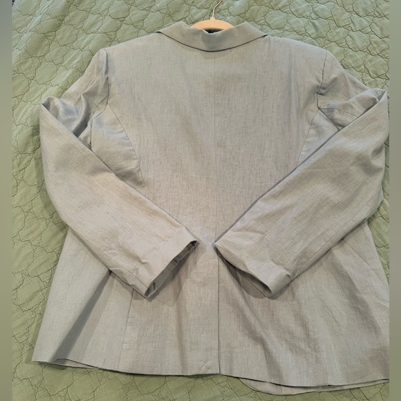 Dalia Women's Soft Blue Suit Jacket - Picture 4 of 4